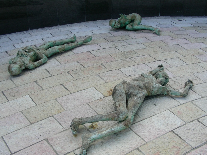 18-Holocaust Memorial l